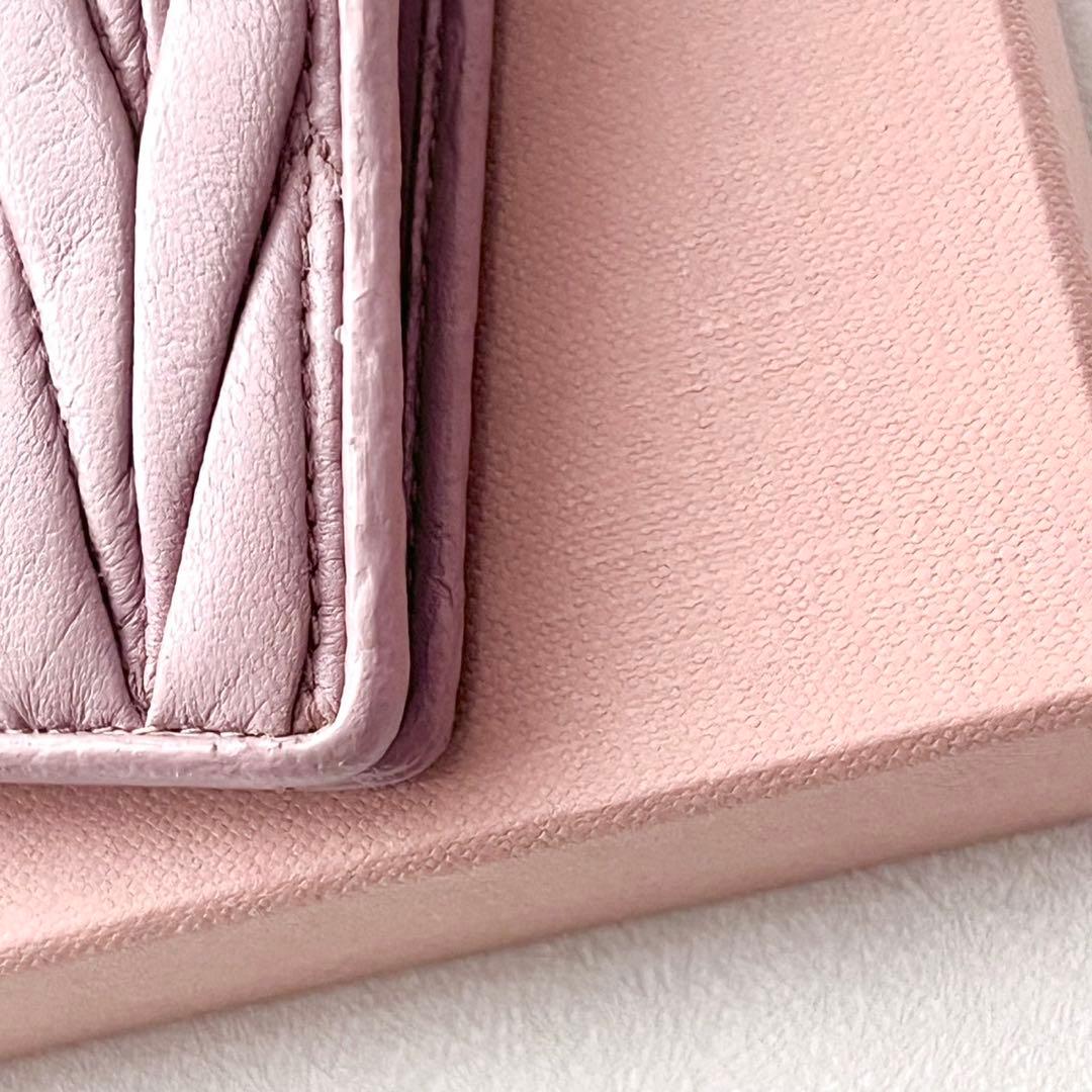 miumiu マテラッセ くすみピンク 二つ折り財布 箱付　0204-②