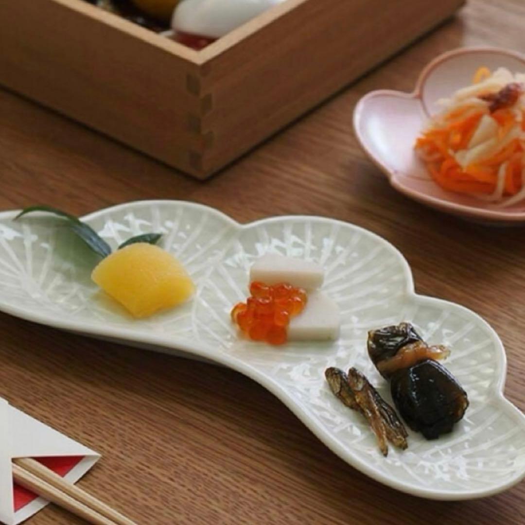 【新品】【大人気】有田焼幸楽窯　錦銀松葉形前菜皿3枚セット　縁起物