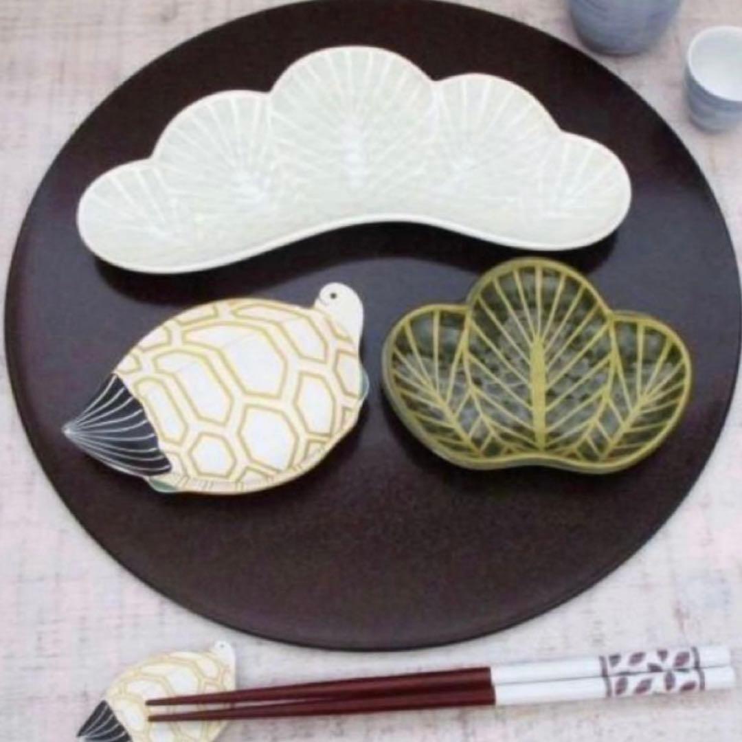 【新品】【大人気】有田焼幸楽窯　錦銀松葉形前菜皿3枚セット　縁起物