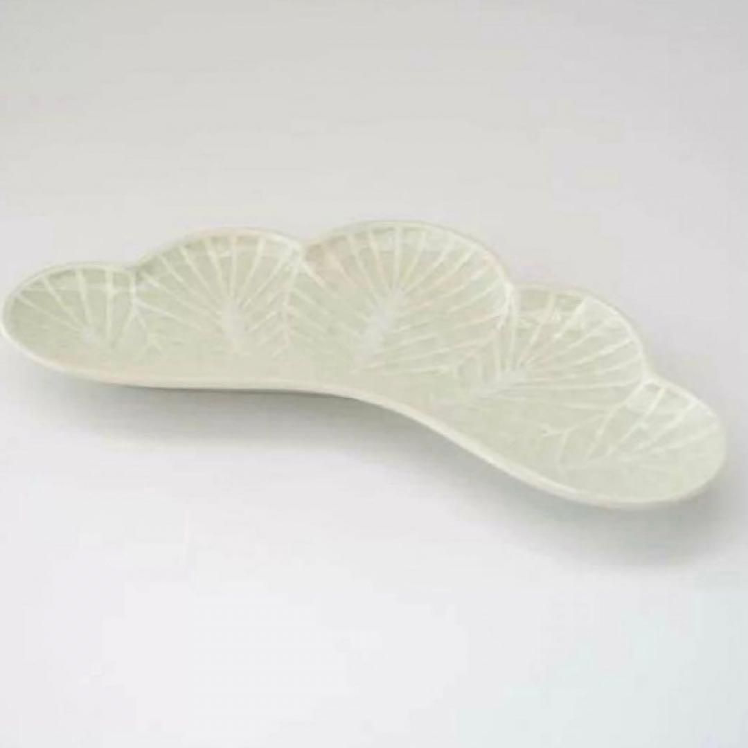 【新品】【大人気】有田焼幸楽窯　錦銀松葉形前菜皿3枚セット　縁起物