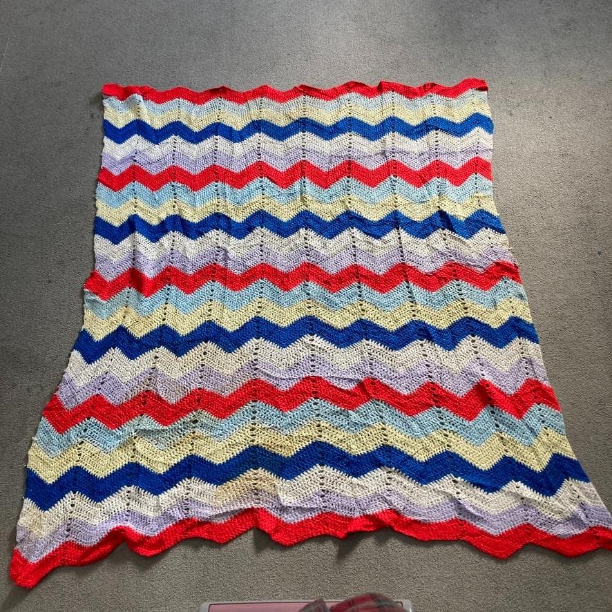 BQJU クロシェ ニット ラグ ビンテージ 赤 青 黄 シェブロン柄 L