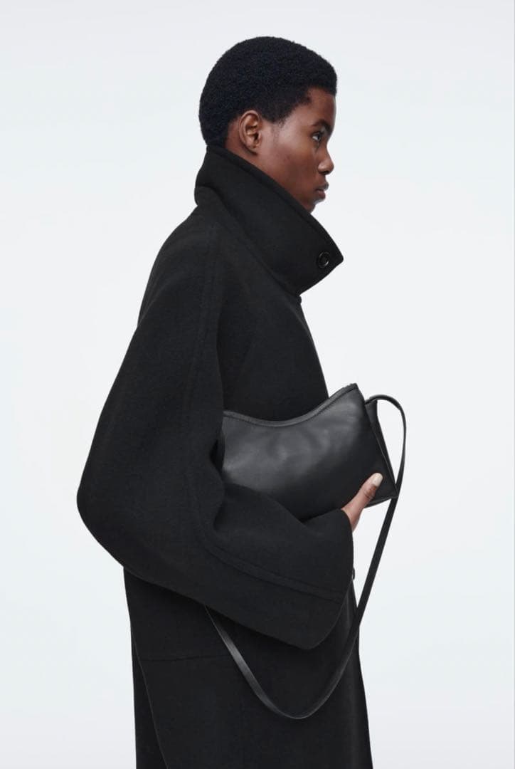 【完売品】COS TOMEミニクロスボディ　レザーブラック