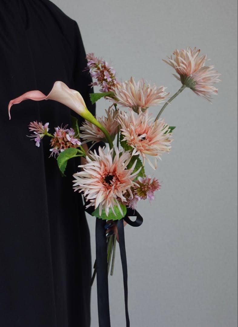 ニュアンススパイダーガーベラとカラーリリィのブーケ　ウェディングブーケ　結婚式