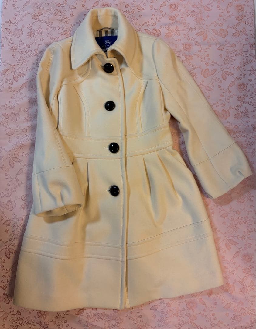 クリーム色 フレアシルエットコート