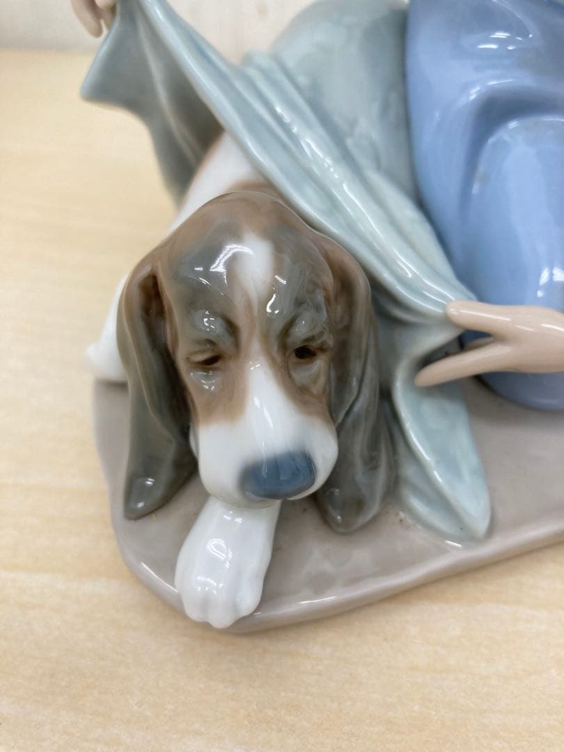 リヤドロ　フィギュリン　「風邪をひかない様に」 5688