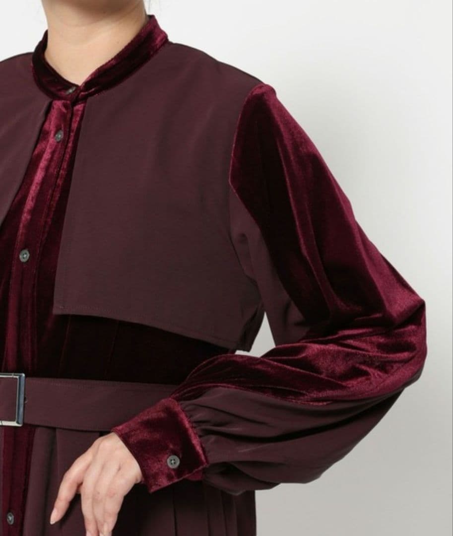 HARE マルチマテリアルプリーツワンピース バーガンディー