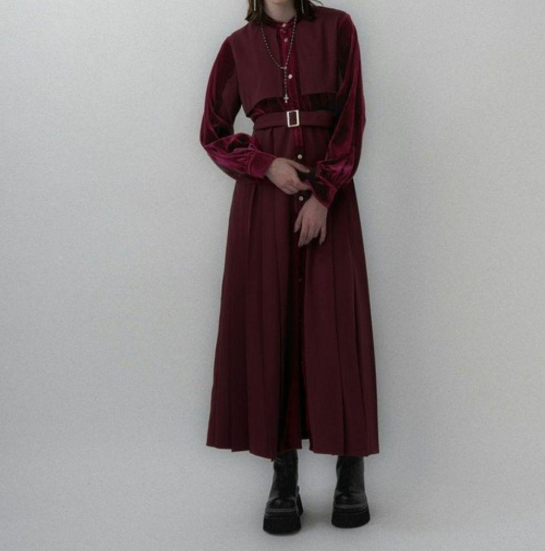 HARE マルチマテリアルプリーツワンピース バーガンディー