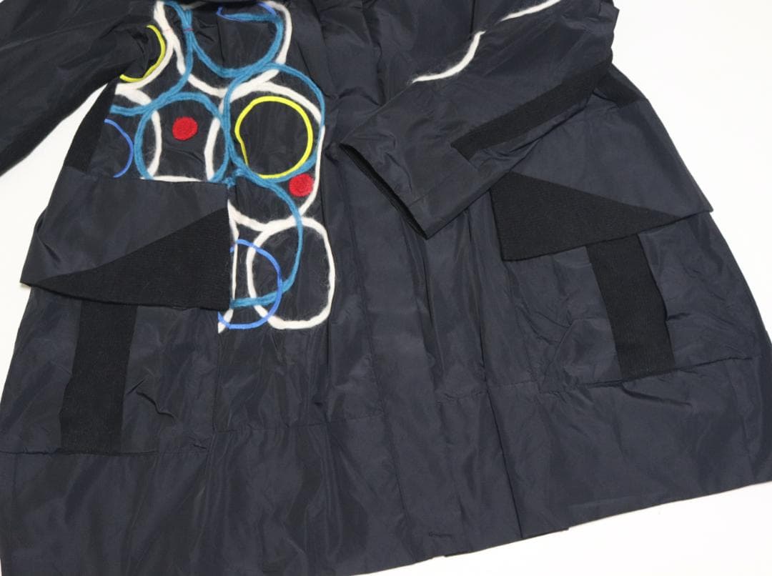 97,900円新品【エイコ コンドウ】刺繍 サークル模様 中綿コート 黒 40