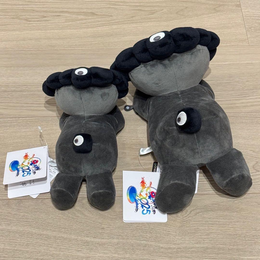 値下げ　黒ミャクミャク 這い型 寝そべり　ぬいぐるみS、Ｍサイズ2点セット