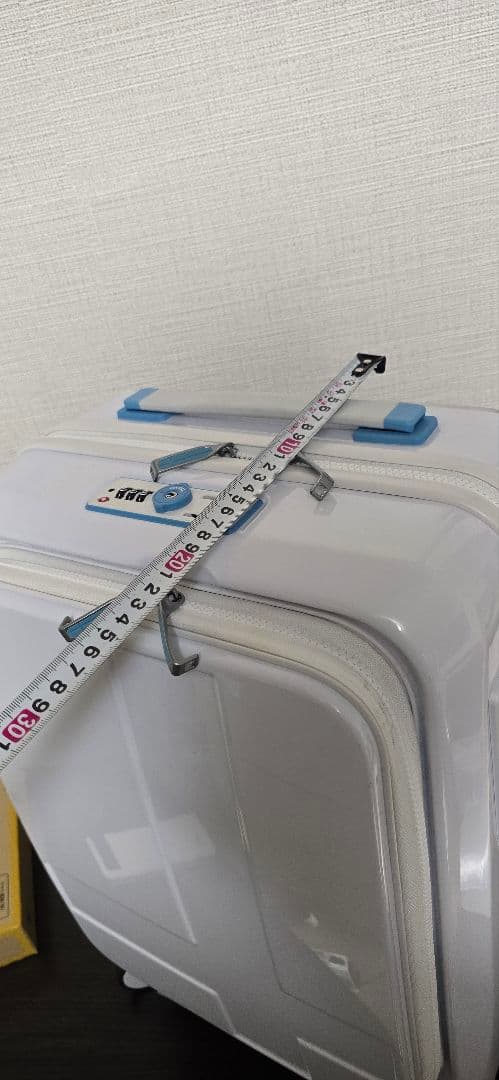 イノベーター スーツケース ice white 38リットル