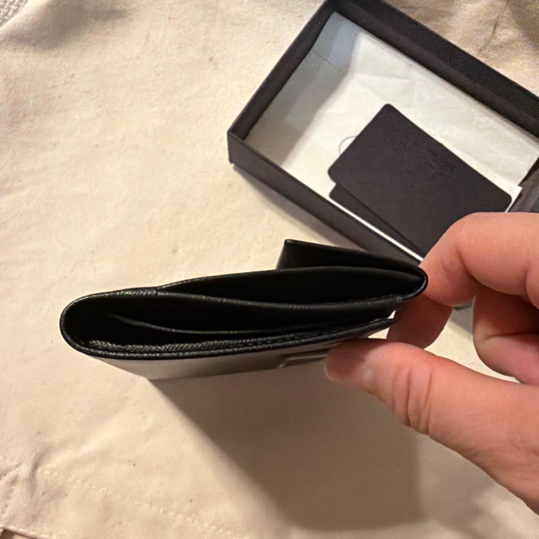 未使用　PRADA 二つ折り財布