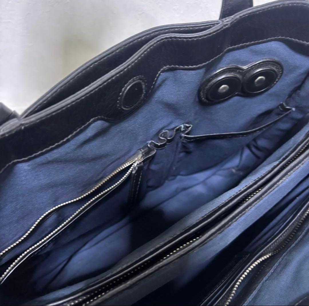 Pid トートバッグ A4可能 ブラック 撥水 革 チャーム付　肩掛け