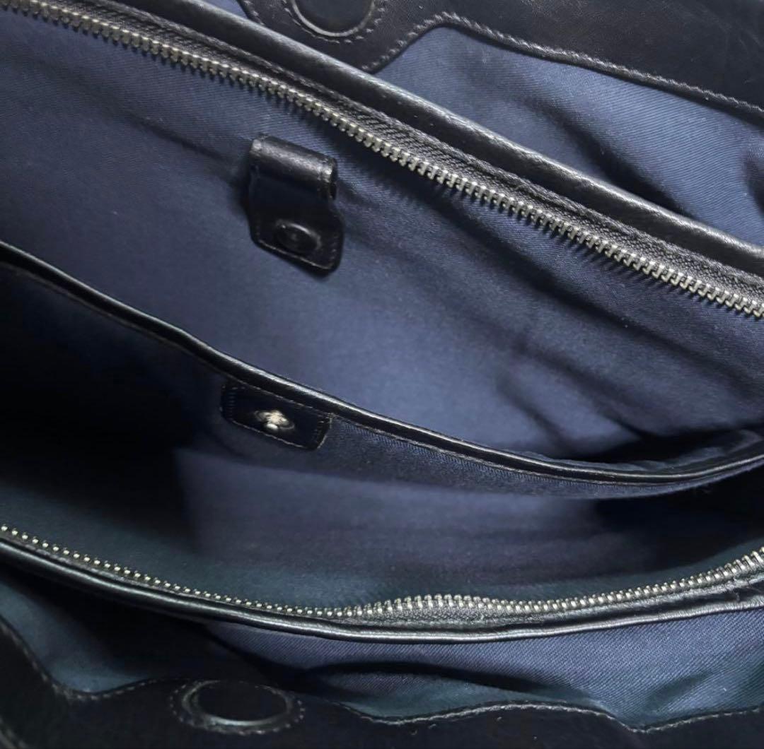 Pid トートバッグ A4可能 ブラック 撥水 革 チャーム付　肩掛け