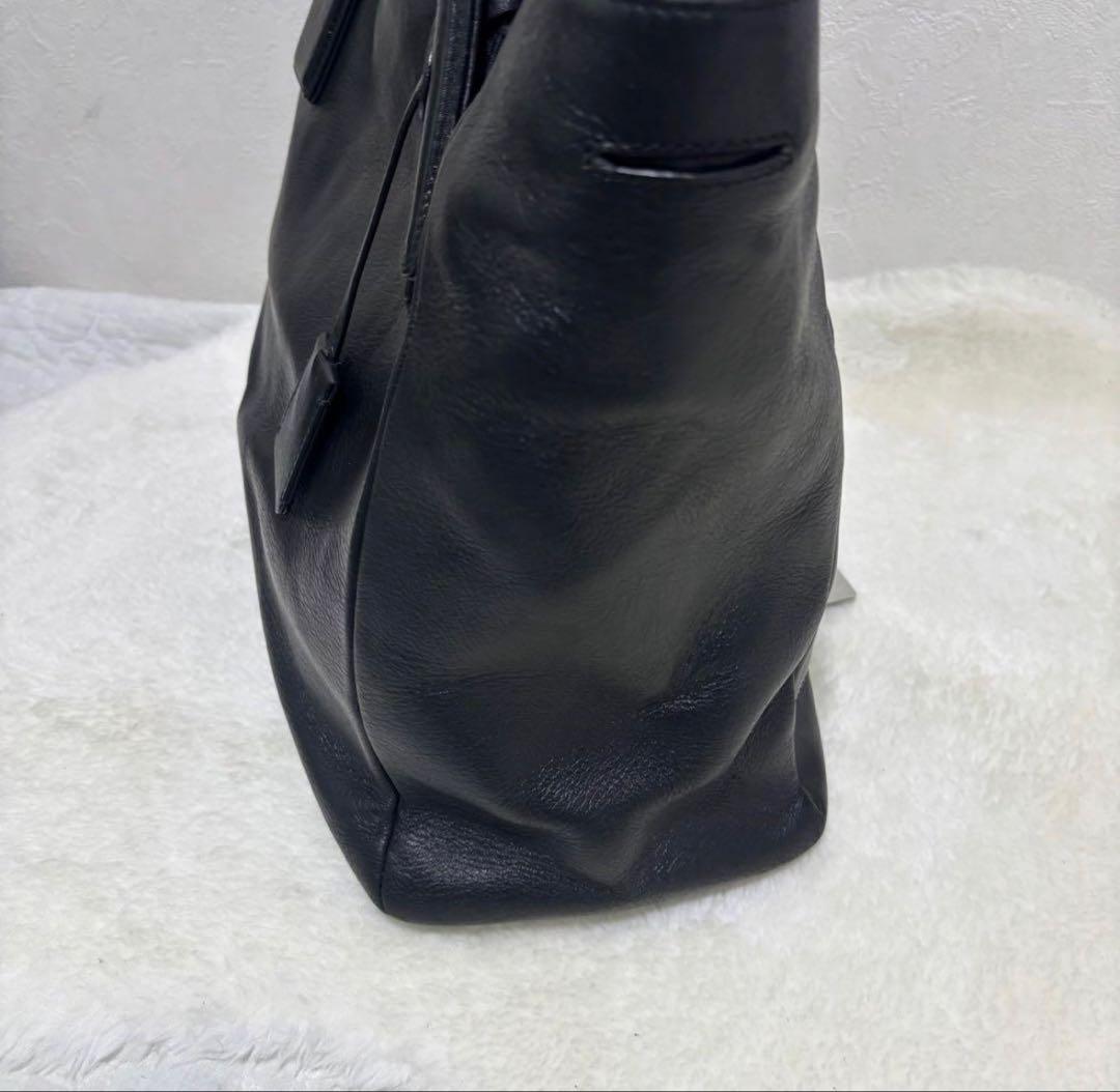 Pid トートバッグ A4可能 ブラック 撥水 革 チャーム付　肩掛け