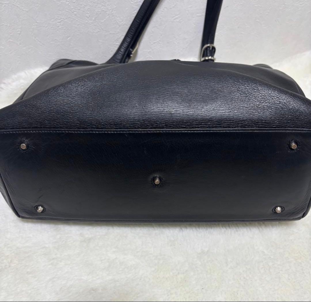 Pid トートバッグ A4可能 ブラック 撥水 革 チャーム付　肩掛け