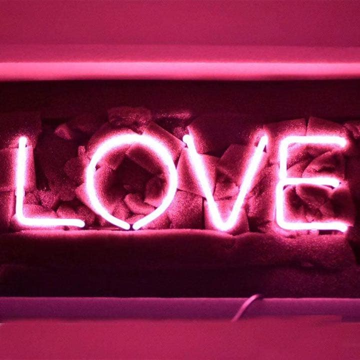 LOVE ネオンサイン　ラブ　ネオン管　結婚式　披露宴　オリジナル　プレゼント