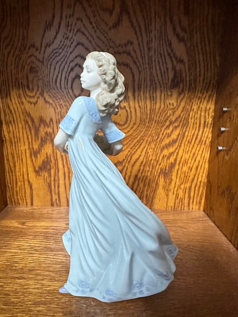 LIADRO リアドロ リヤドロ　少女 置物 陶器 花束 春のお庭にかえって