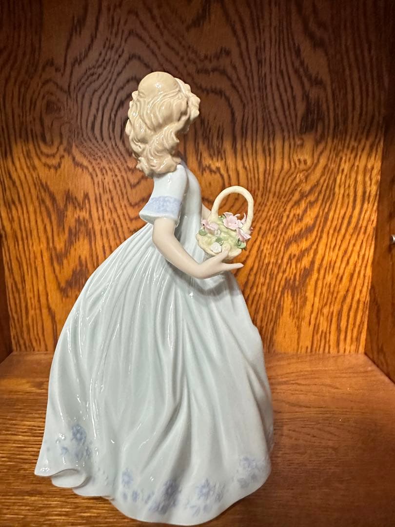 LIADRO リアドロ リヤドロ　少女 置物 陶器 花束 春のお庭にかえって