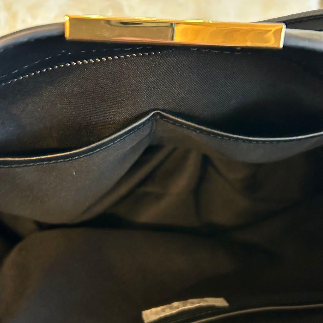 バーニーズニューヨーク　トートバッグ　レザー　金具　黒　本革　肩掛け　ブラック