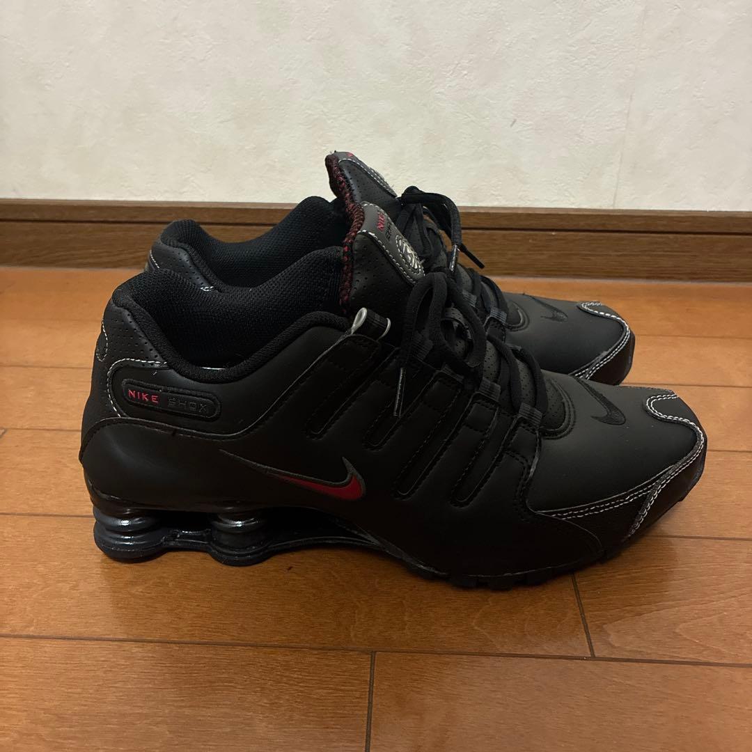 ひひひNIKE SHOX NZ ブラック/レッド