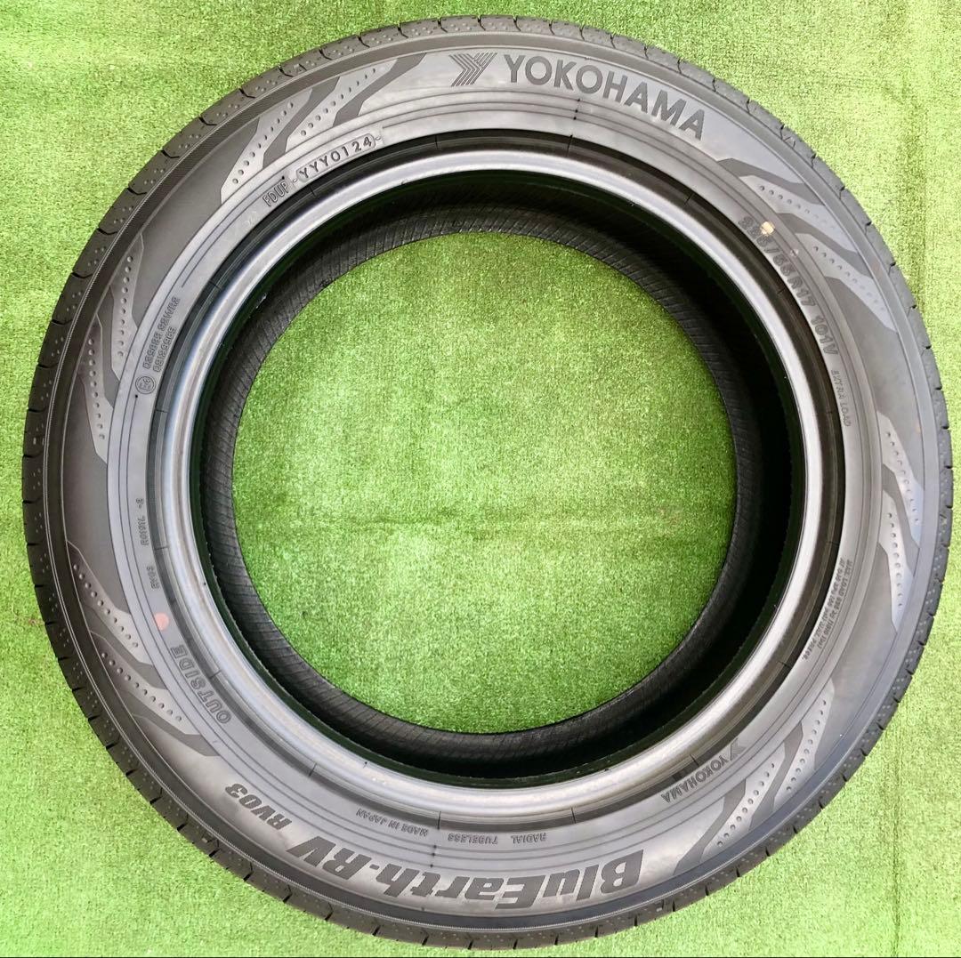 225/55 R17 YOKOHAM BluEarth RV-03ラジアルタイヤ