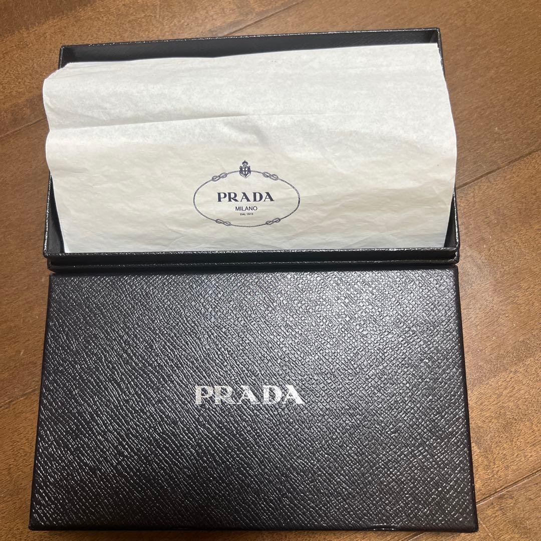 PRADA ブラックナイロンポーチ ストラップ付き