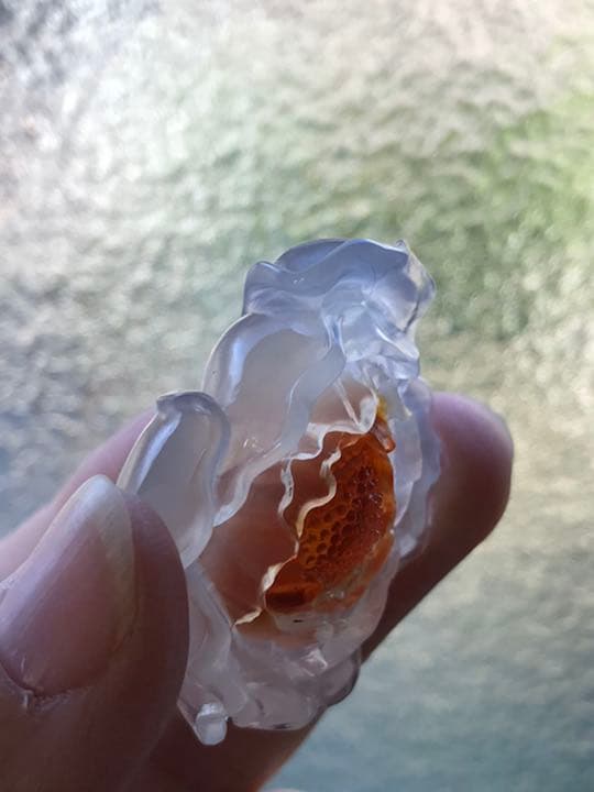 ゴビ石−126 ゴビ瑪瑙　花　手彫り　彫刻　置物