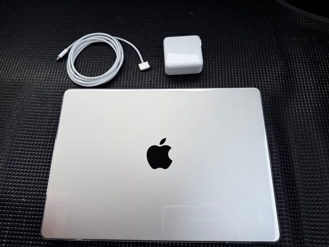 美品 MacBook Pro M4 メモリ16GB SSD512GB