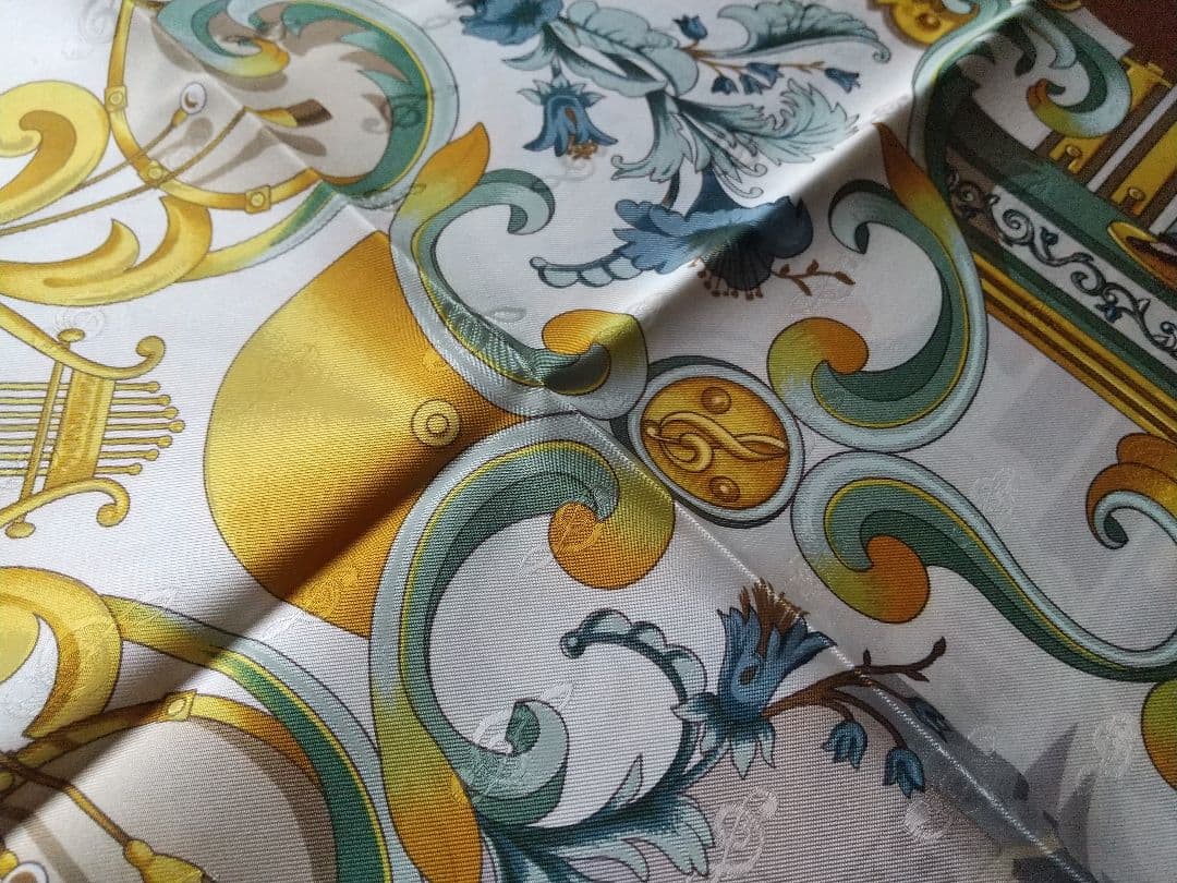 70707123　新品未使用 エルメス スカーフ カレ90