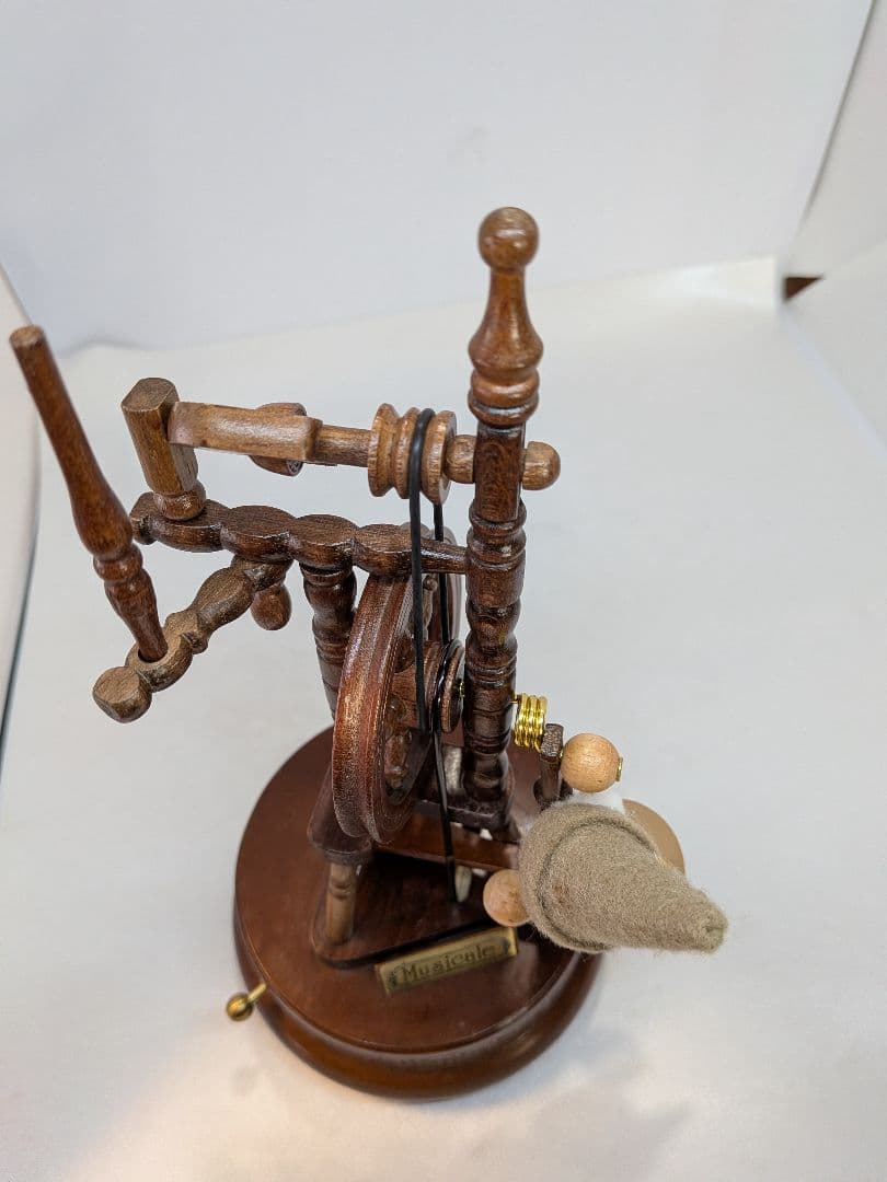 ☆b745、木製からくり人形オルゴール糸車 オルゴール からくり 木製