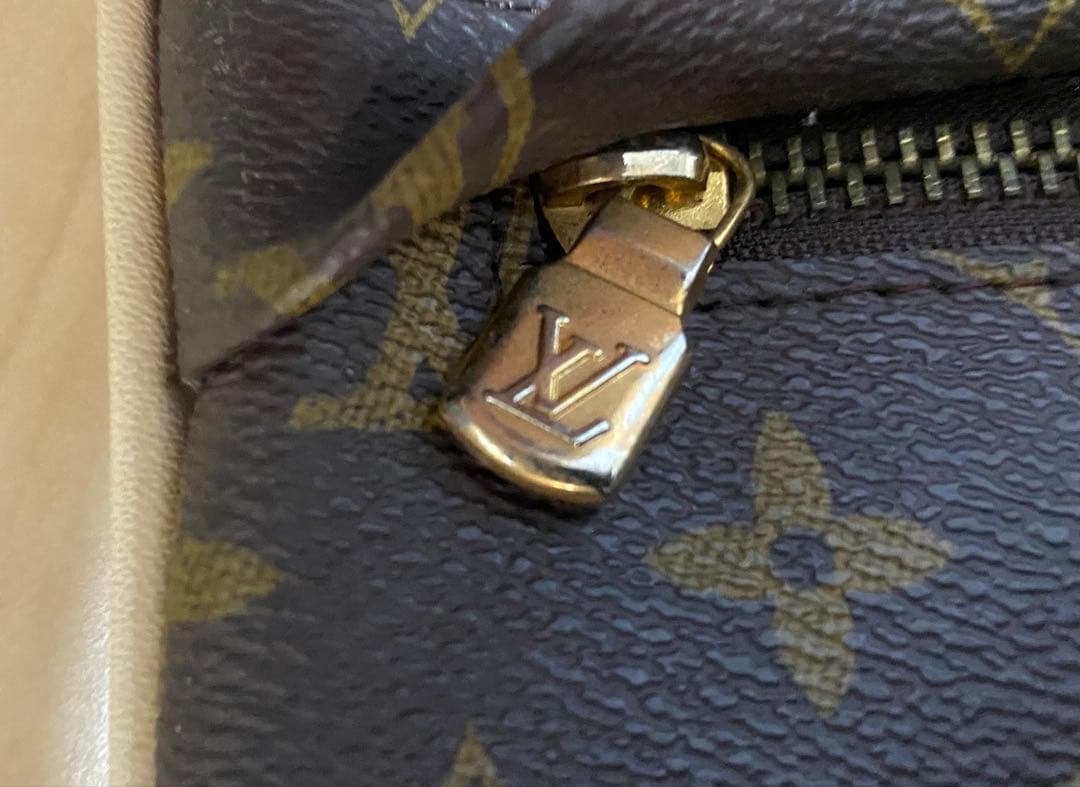 ルイ・ヴィトン モノグラム柄　クッションカバー