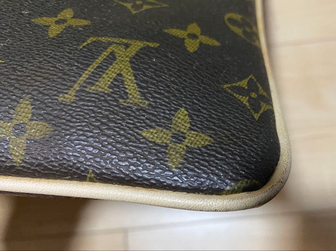 ルイ・ヴィトン モノグラム柄　クッションカバー