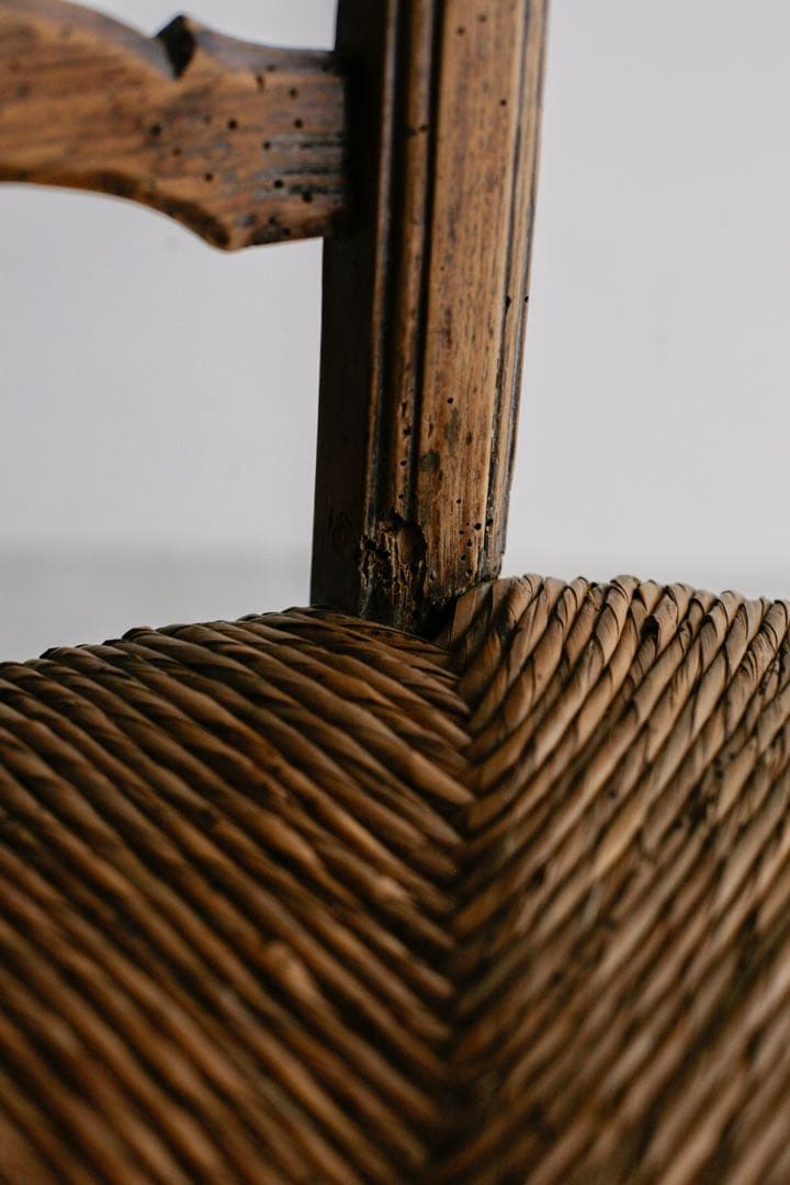 フランスアンティーク　パイン材　ラッシュ編みチェア　肘掛け　無垢材　ブロカント