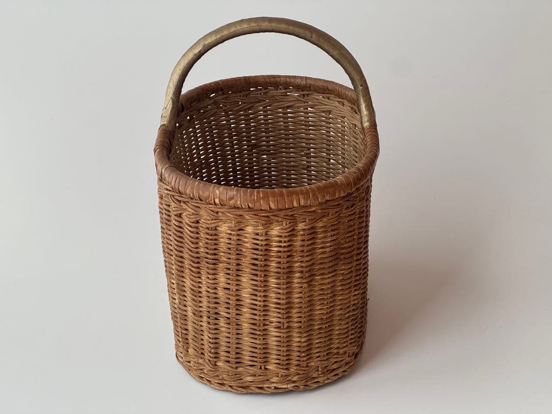 ヴィンテージ 籐 楕円形 バスケット カゴ ゴールドハンドル