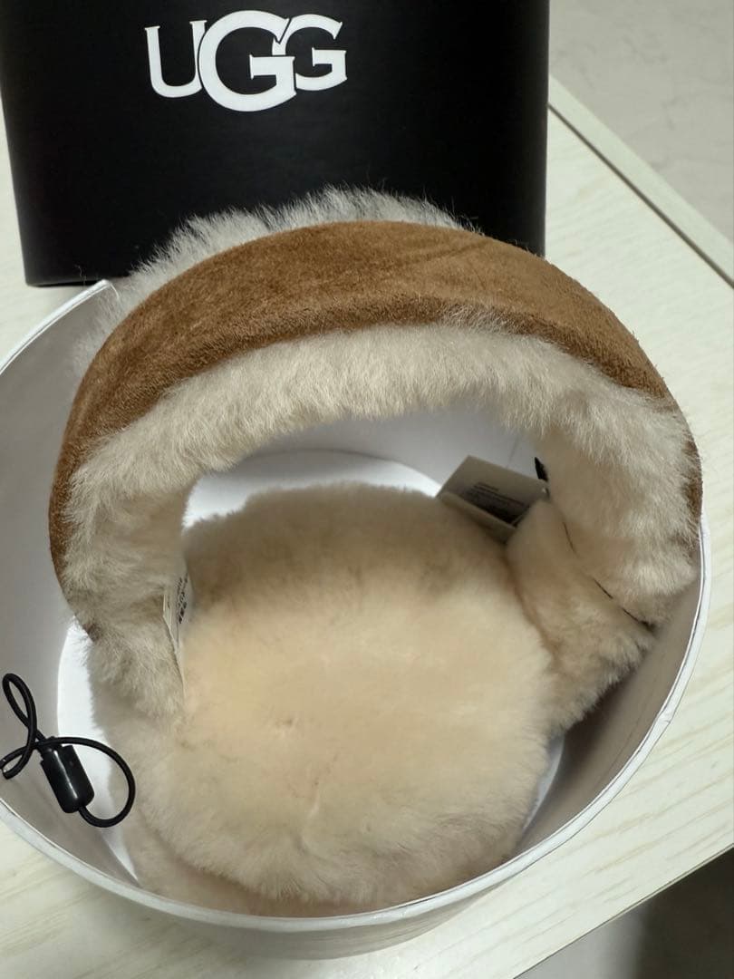 UGG シープスキンエンブロイダリーイヤーマフ