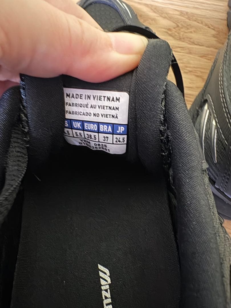 最終価格　ミズノwaverider10✖︎emmiコラボスニーカー　24.5センチ