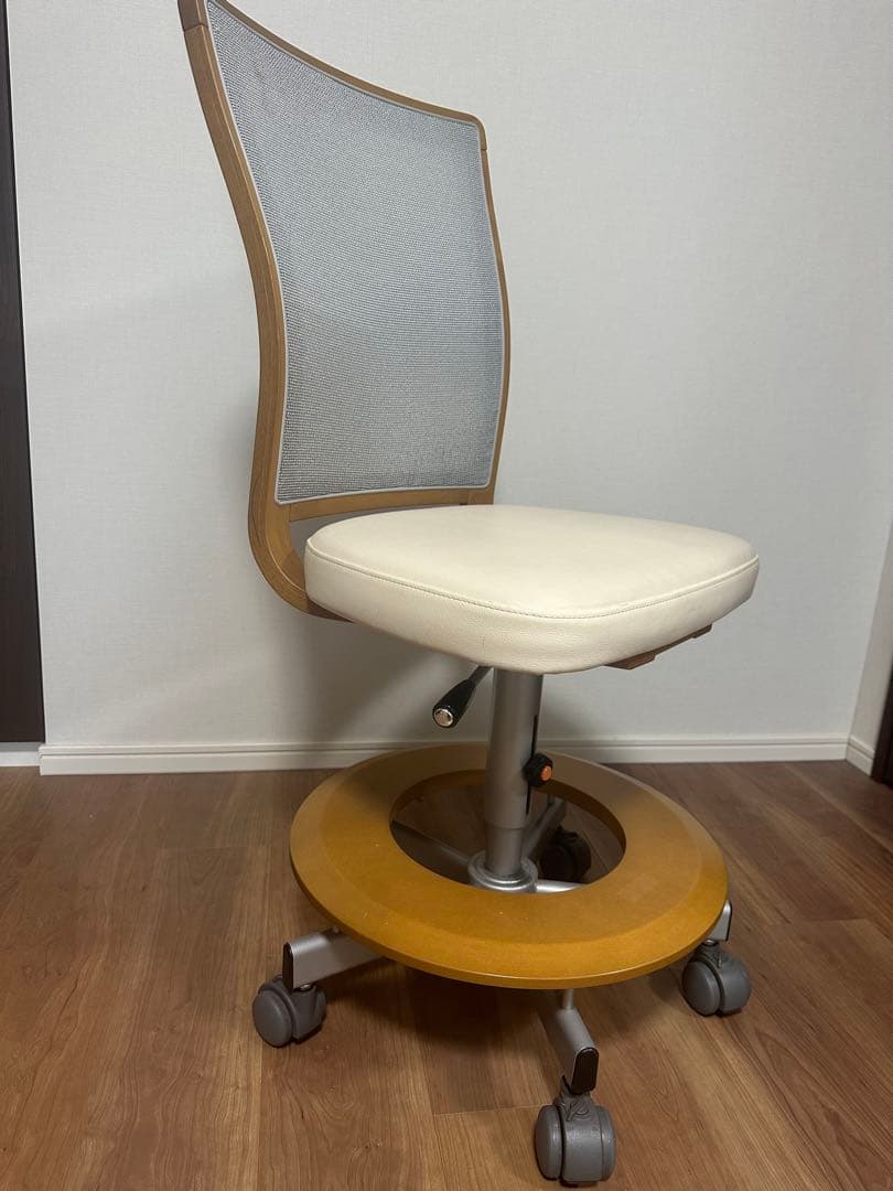 (値下中)カリモク 高さ調整可能 デスクチェア / キャスターチェア　1脚