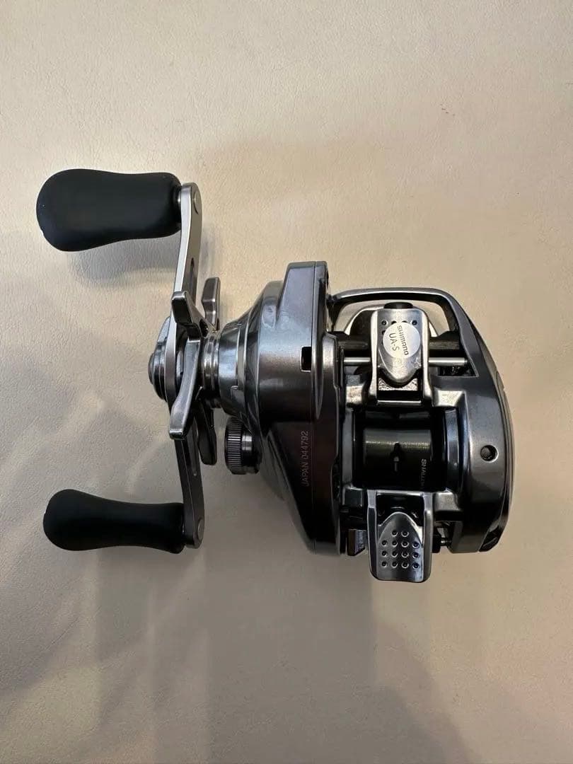 22メタニウム　シャローエディション　HG RIGHT シマノ　ベイトリール