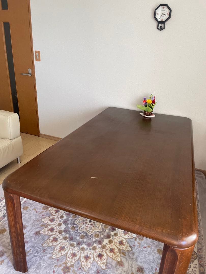 ダークブラウン シラカワの木製ダイニングテーブル