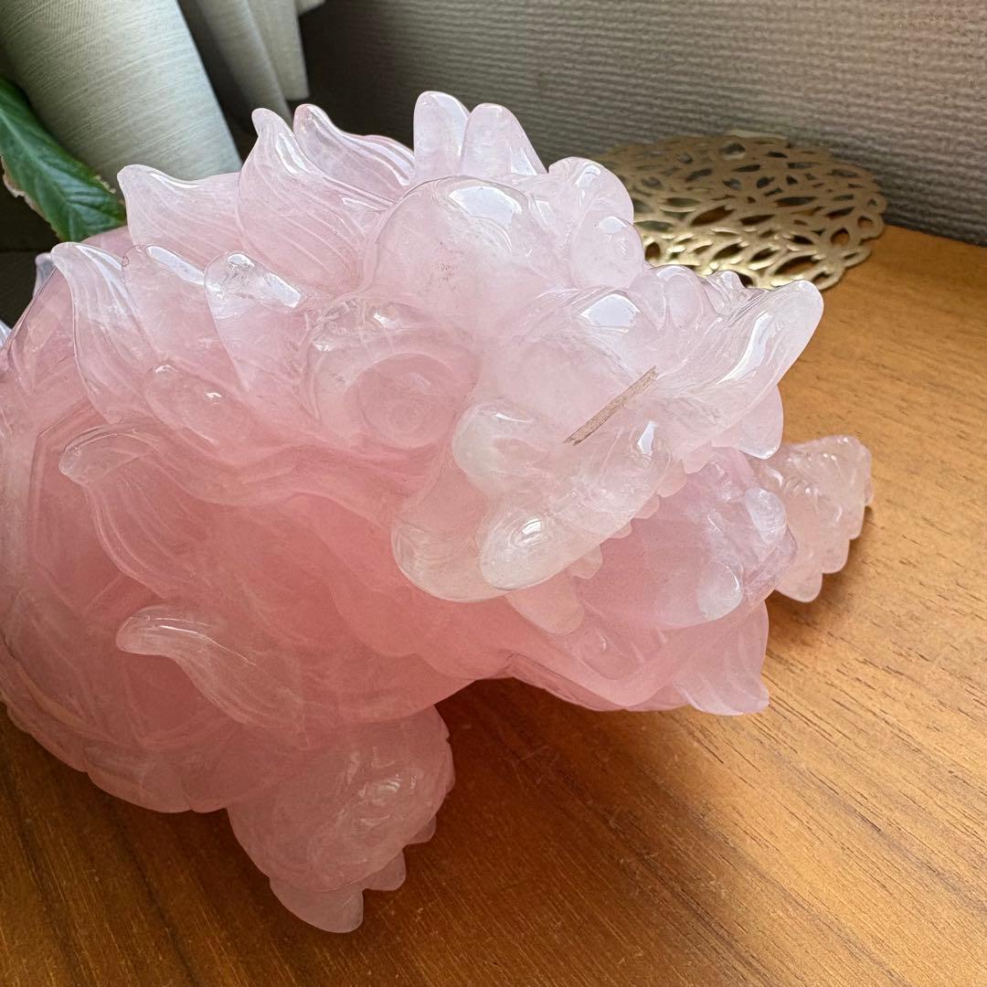 大型 高品質 マダガスカル産ローズクォーツ 龍亀（ロングイ） 置物2.45kg