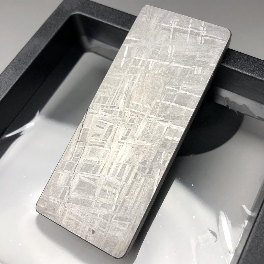 ムオニオナルスタ隕石 鉄隕石　隕石　重さ約77ｇ　ケース付き