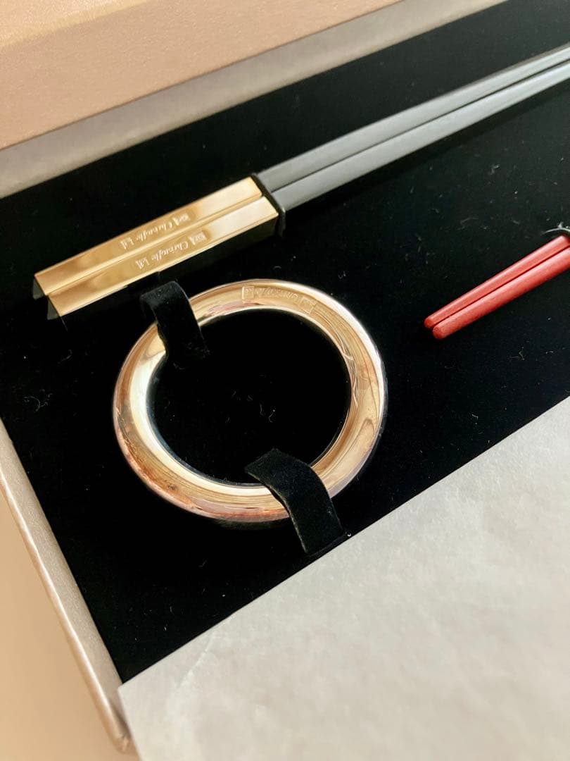 【新品未使用】Christofle クリストフル ペア箸　(赤と黒)& 箸置き