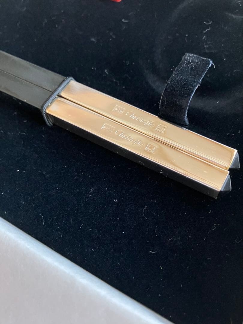 【新品未使用】Christofle クリストフル ペア箸　(赤と黒)& 箸置き