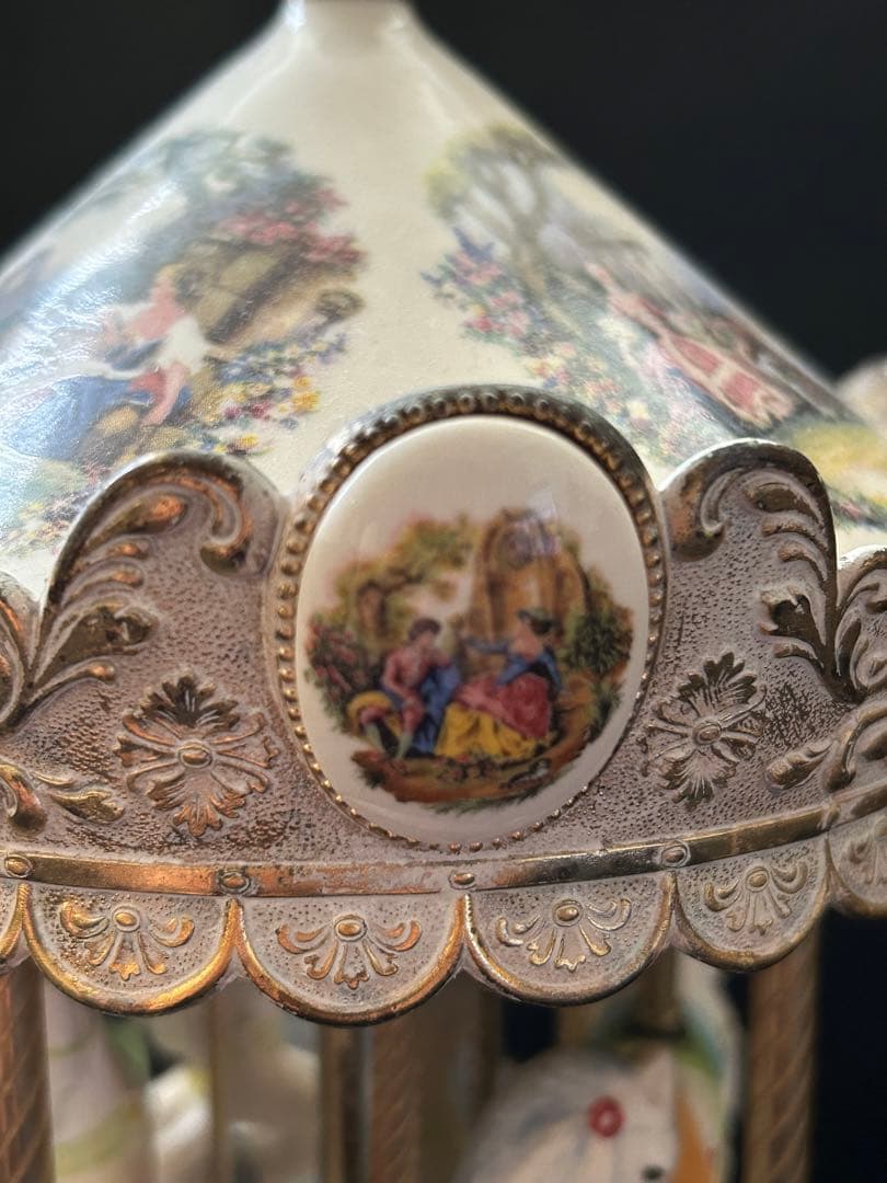 アンティーク　美しいメリーゴーランド オルゴール 陶器製