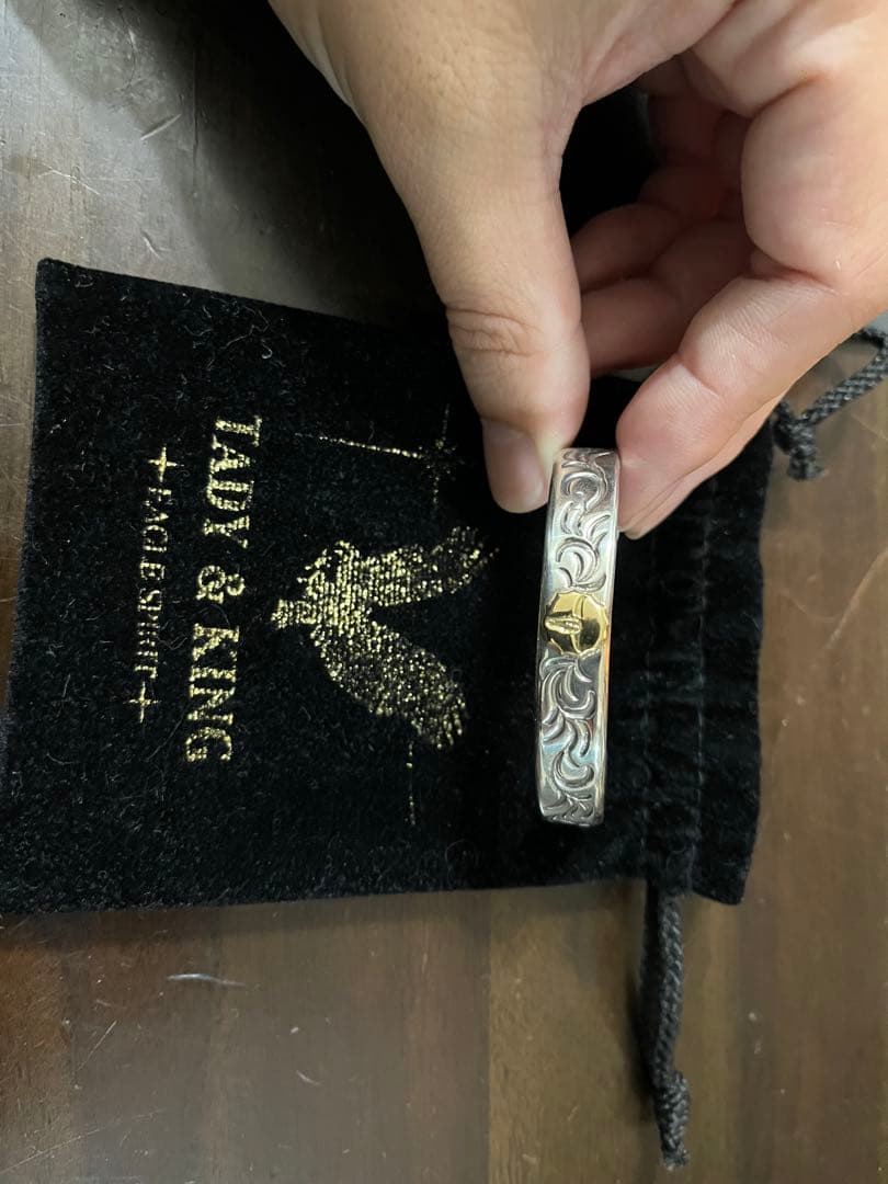 TADY&KING バングル　廃盤品　平打ちバングルアラベスク 彫り　ホーン