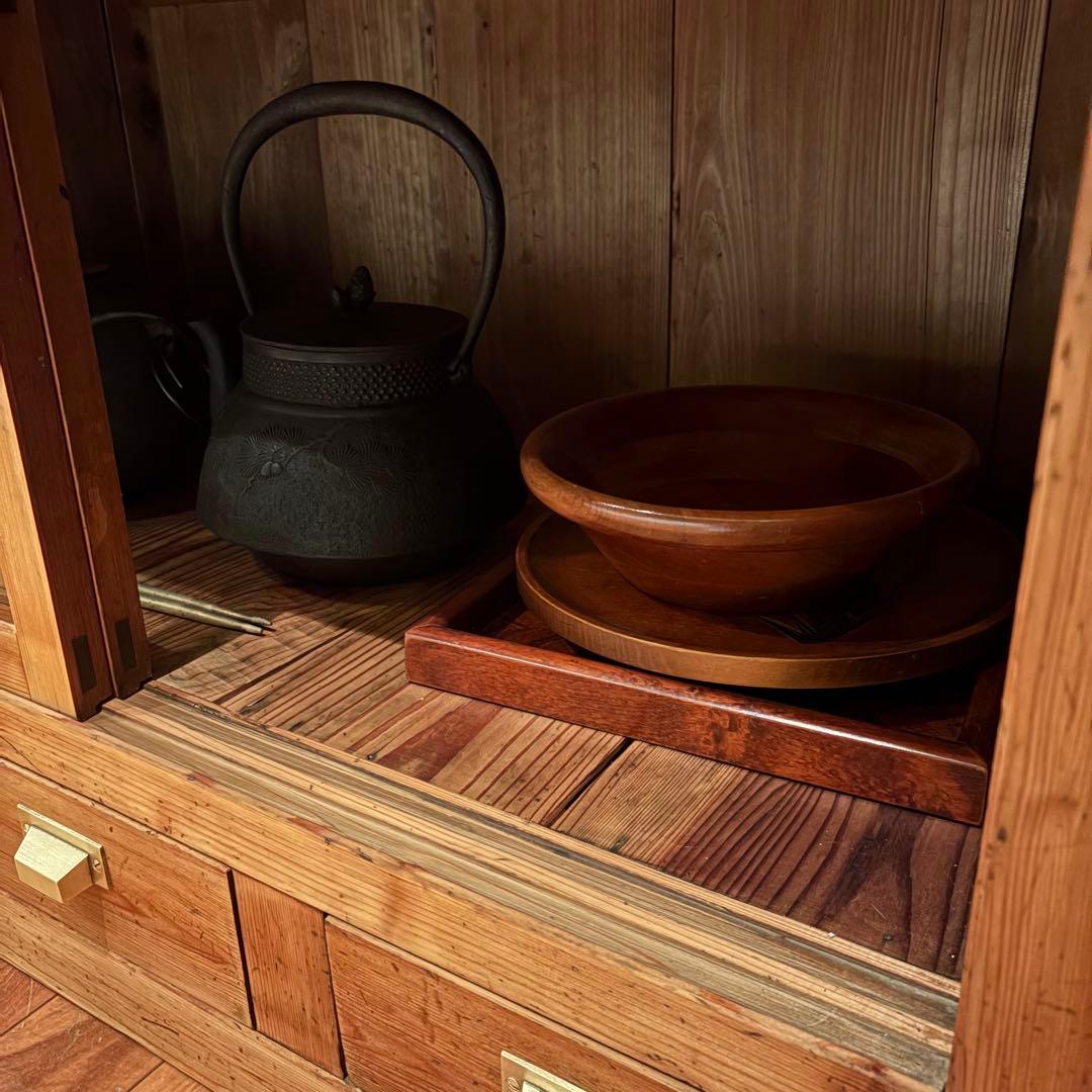 大正硝子 【 100年 水屋箪笥 】真鍮取手 ゆらゆらガラス 古い木製食器棚