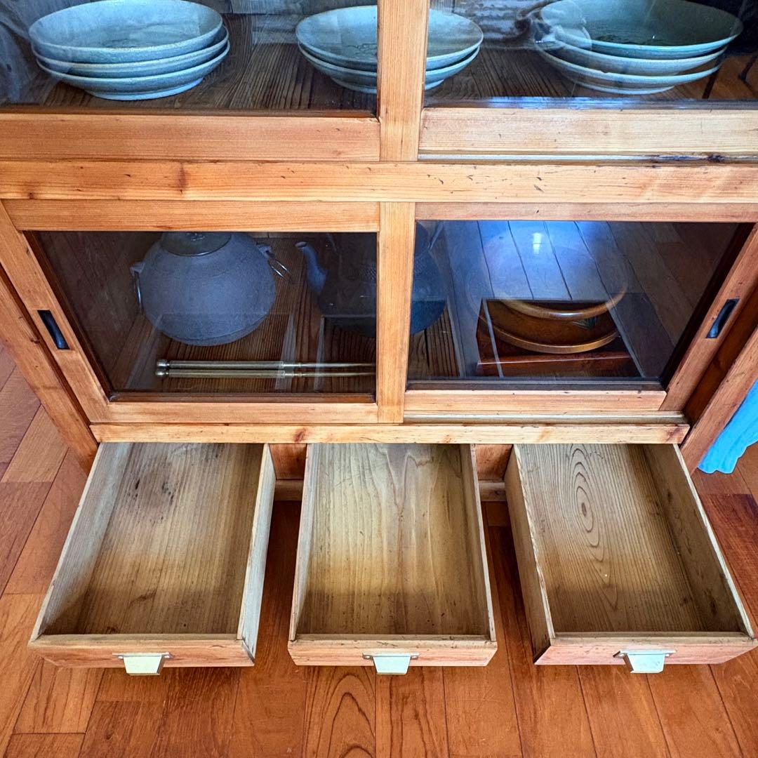 大正硝子 【 100年 水屋箪笥 】真鍮取手 ゆらゆらガラス 古い木製食器棚