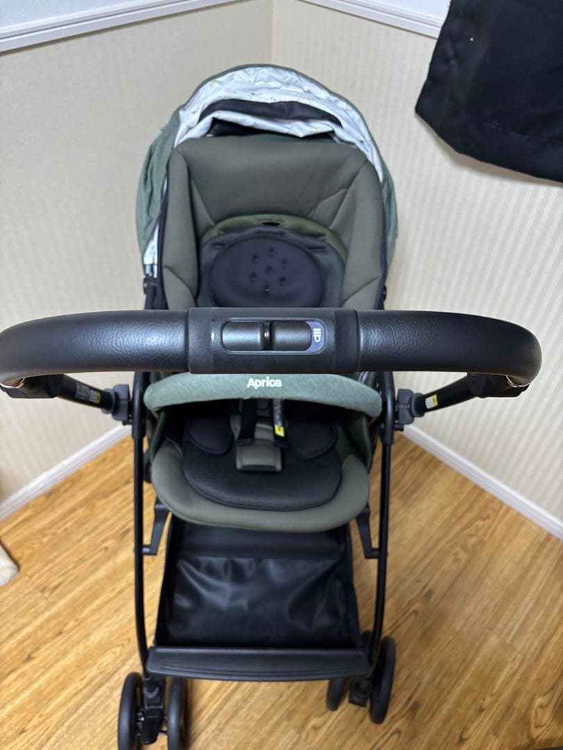 アップリカ　両対面式ベビーカー　ベビーザらス　アニマルカーキ　ルンルンコンパクト