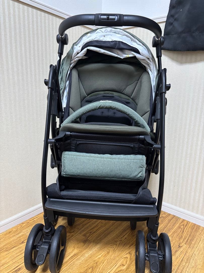 アップリカ　両対面式ベビーカー　ベビーザらス　アニマルカーキ　ルンルンコンパクト