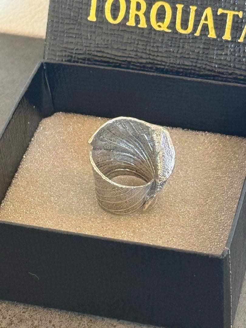 gondoa TORQUATA 蛾の羽根リング